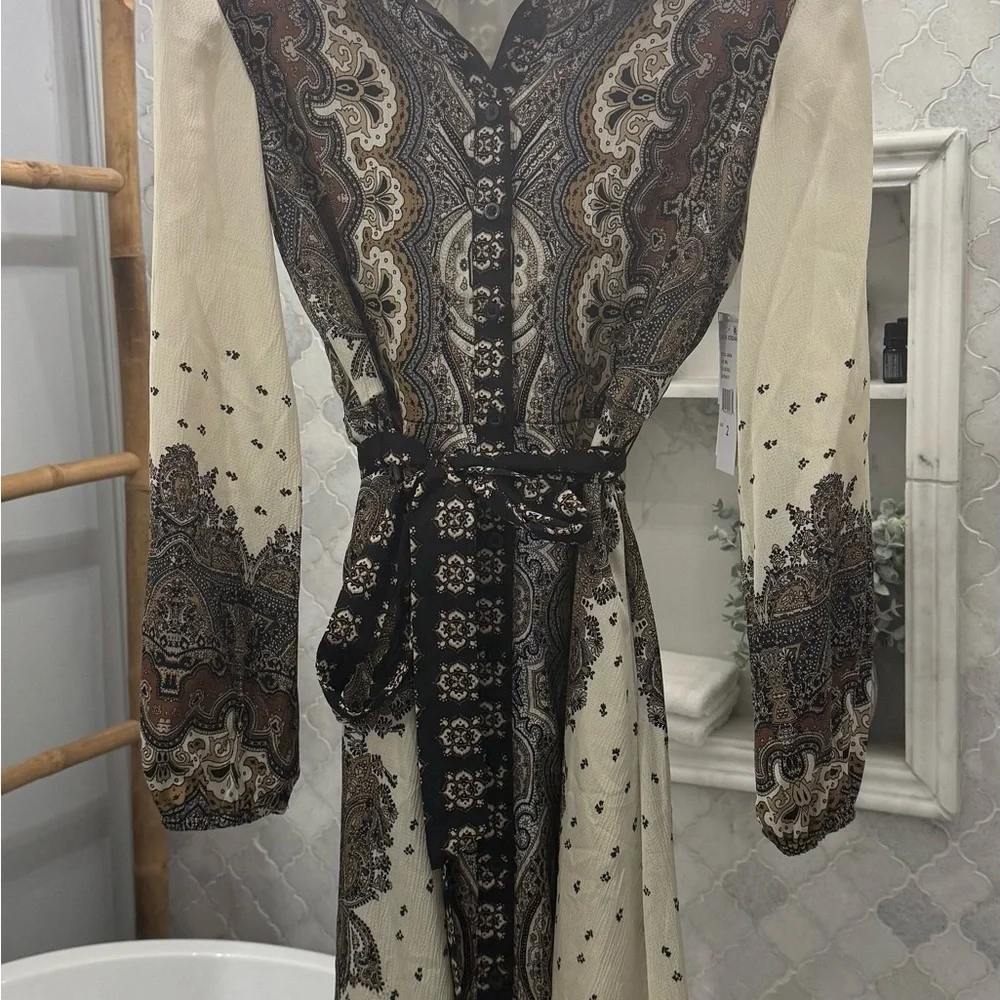 Julia Jordan Paisley Print Maxi Dress - Cream and Brown - Picture 7 of 7